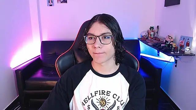 Snapshot of malik_harrison__ chatting on January 30, 2:47 pm malik harrison online show from January 30, 2:47 pm