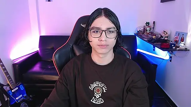 Snapshot of malik_harrison__ chatting on January 6, 2:14 pm malik harrison online show from January 6, 2:14 pm