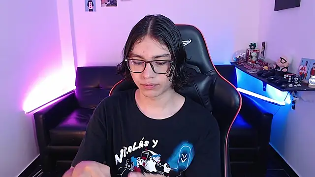 Snapshot of malik_harrison__ chatting on January 14, 3:15 pm malik harrison online show from January 14, 3:15 pm