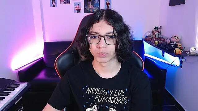 Snapshot of malik_harrison__ chatting on February 18, 2:16 pm malik harrison online show from February 18, 2:16 pm