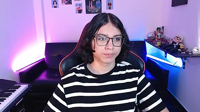 Snapshot of malik_harrison__ chatting on February 20, 1:51 pm malik harrison online show from February 20, 1:51 pm