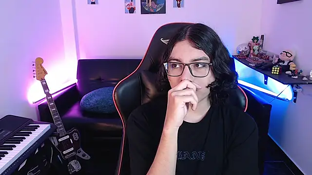 Snapshot of malik_harrison__ chatting on March 6, 4:17 pm malik harrison online show from March 6, 4:17 pm