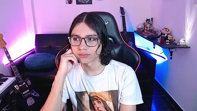 Snapshot of malik_harrison__ chatting on March 10, 2:48 pm malik harrison online show from March 10, 2:48 pm