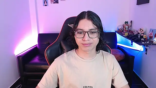 Snapshot of malik_harrison__ chatting on February 3, 2:24 pm malik harrison online show from February 3, 2:24 pm