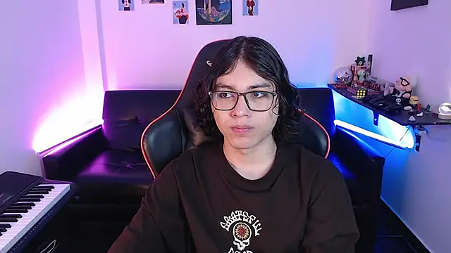 Snapshot of malik_harrison__ chatting on February 14, 3:26 pm malik harrison online show from February 14, 3:26 pm