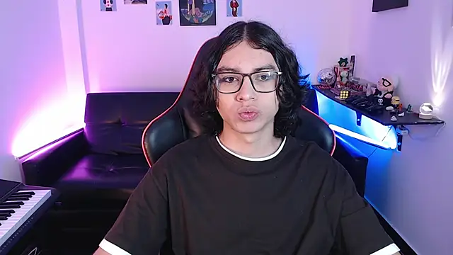 Snapshot of malik_harrison__ chatting on February 13, 12:21 pm malik harrison online show from February 13, 12:21 pm