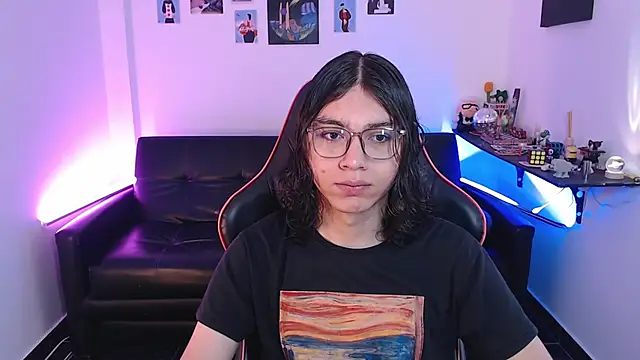 Snapshot of malik_harrison__ chatting on September 25, 3:33 pm malik harrison online show from September 25, 3:33 pm