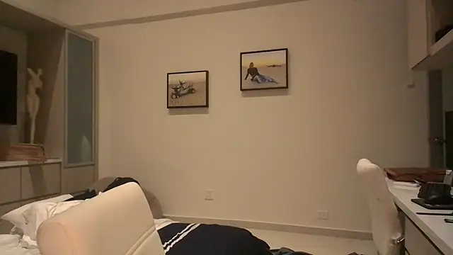 JonJ0 online show from June 17, 1:51 am