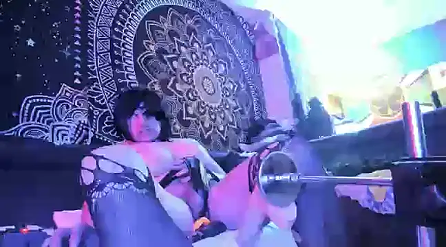 slankecrosdresser online show from January 26, 7:32 am