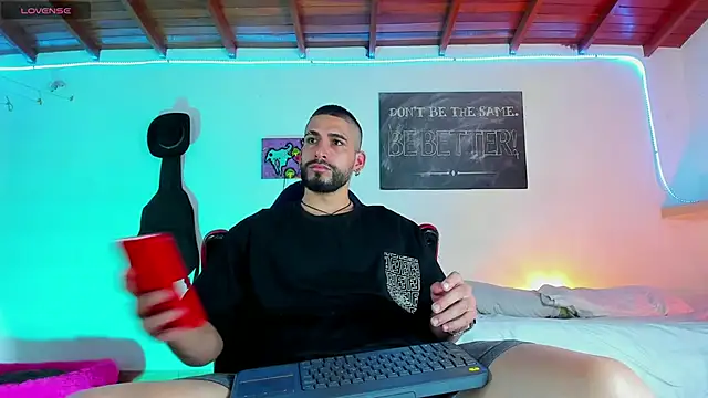 Snapshot of RyanCarter_ chatting on December 20, 6:35 pm RyanCarter  online show from December 20, 6:35 pm