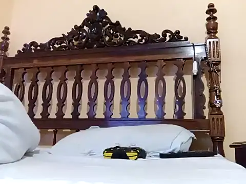 Snapshot of White_rabbit_ chatting on February 2, 9:02 pm White rabbit  online show from February 2, 9:02 pm