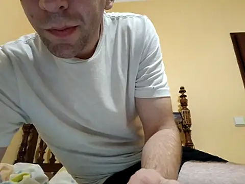 Snapshot of White_rabbit_ chatting on October 29, 10:02 pm White rabbit  online show from October 29, 10:02 pm