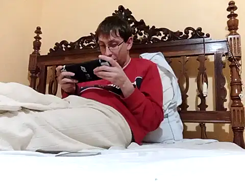 Snapshot of White_rabbit_ chatting on March 9, 12:21 am White rabbit  online show from March 9, 12:21 am