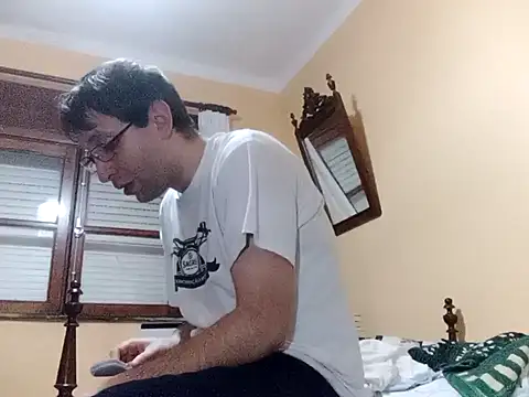 Snapshot of White_rabbit_ chatting on December 6, 9:02 pm White rabbit  online show from December 6, 9:02 pm