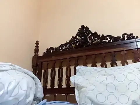 Snapshot of White_rabbit_ chatting on February 15, 9:17 pm White rabbit  online show from February 15, 9:17 pm