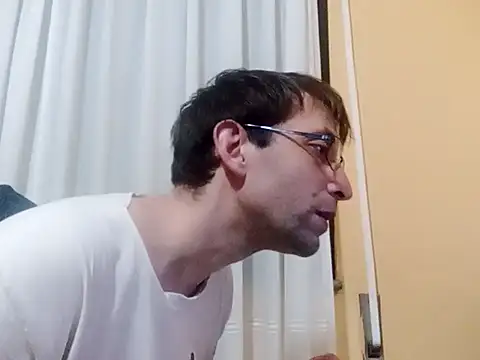 Snapshot of White_rabbit_ chatting on March 14, 9:32 pm White rabbit  online show from March 14, 9:32 pm