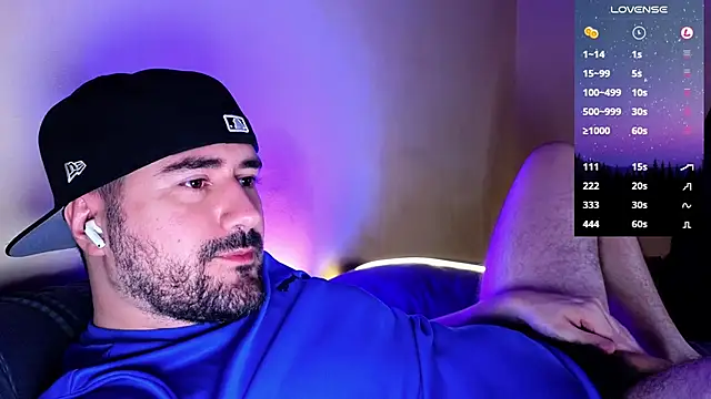 Snapshot of DominantTheo chatting on December 27, 3:20 am DominantTheo online show from December 27, 3:20 am