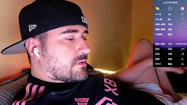 Snapshot of DominantTheo chatting on November 2, 3:11 am DominantTheo online show from November 2, 3:11 am