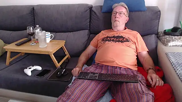Nudelschwanz online show from April 24, 2:19 pm