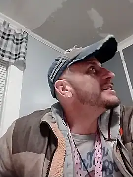 ShaneJames11 online show from December 3, 10:40 pm