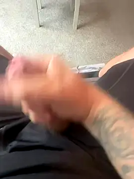 Averagematt1991 online show from October 17, 8:51 am