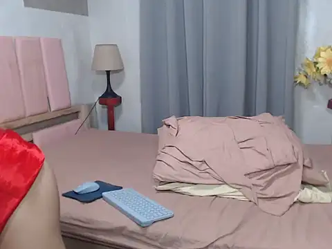 yournewgirldiana online show from April 11, 2:19 am