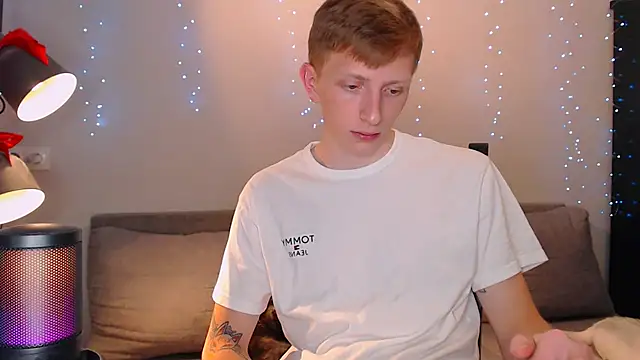 Snapshot of juliaanddima chatting on March 5, 9:39 pm juliaanddima online show from March 5, 9:39 pm