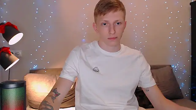 Snapshot of juliaanddima chatting on February 12, 8:50 pm juliaanddima online show from February 12, 8:50 pm