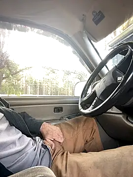 Snapshot of Themechanic420 chatting on October 21, 1:36 pm Themechanic420 online show from October 21, 1:36 pm