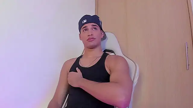 Snapshot of Jimmy_Leeh_ chatting on December 14, 9:35 pm Jimmy Leeh  online show from December 14, 9:35 pm