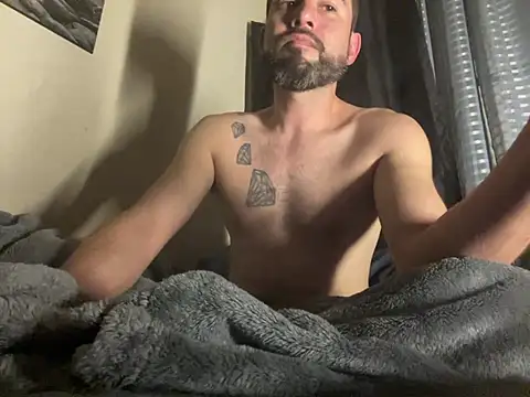 hotraillX online show from December 22, 8:27 am