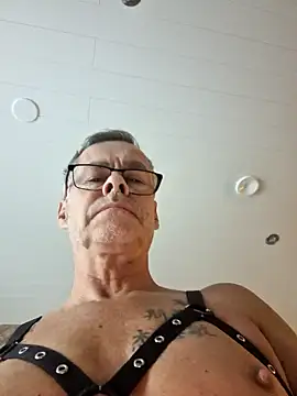 DarrenSullivanSlut online show from December 17, 8:23 am