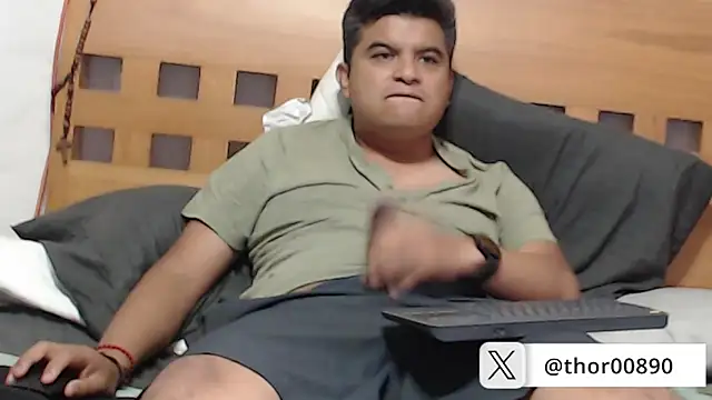 thor000089 online show from June 30, 3:24 pm