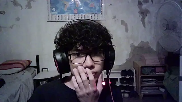 Snapshot of Emv2 chatting on December 21, 5:14 am Emv2 online show from December 21, 5:14 am