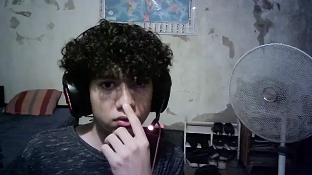 Snapshot of Emv2 chatting on February 27, 6:07 am Emv2 online show from February 27, 6:07 am