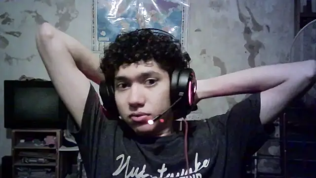 Snapshot of Emv2 chatting on October 31, 4:47 am Emv2 online show from October 31, 4:47 am