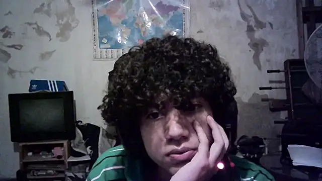 Snapshot of Emv2 chatting on September 30, 7:02 am Emv2 online show from September 30, 7:02 am