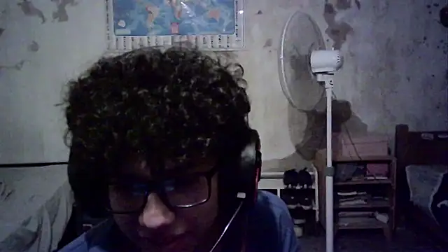 Snapshot of Emv2 chatting on December 7, 5:26 am Emv2 online show from December 7, 5:26 am