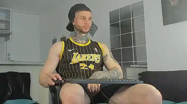 Snapshot of _jamesleandros1 chatting on December 21, 2:47 pm  jamesleandros1 online show from December 21, 2:47 pm