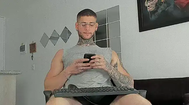 Snapshot of _jamesleandros1 chatting on March 1, 8:31 pm  jamesleandros1 online show from March 1, 8:31 pm