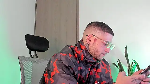  jamesleandros1 online show from March 5, 12:51 am