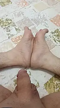 Snapshot of Hardapple01 chatting on December 24, 12:44 am Hardapple01 online show from December 24, 12:44 am