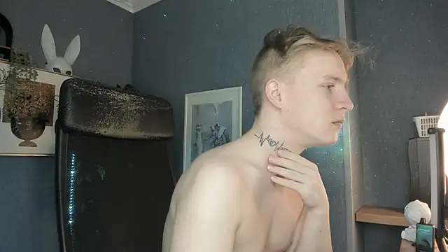 AlexxSweet online show from April 4, 5:04 am