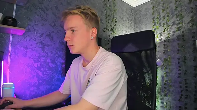 AlexxSweet online show from October 19, 6:49 am