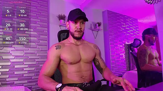 ARON TAYLER01 online show from March 3, 10:11 am