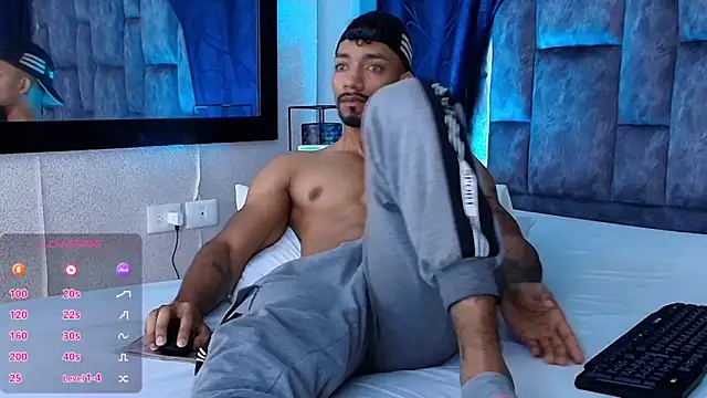 Snapshot of Manolo_Hot1 chatting on February 18, 2:16 pm Manolo Hot1 online show from February 18, 2:16 pm