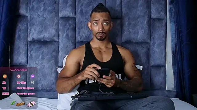 Snapshot of Manolo_Hot1 chatting on January 27, 2:13 pm Manolo Hot1 online show from January 27, 2:13 pm