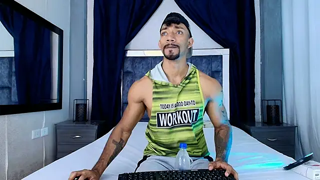 Snapshot of Manolo_Hot1 chatting on January 14, 2:00 pm Manolo Hot1 online show from January 14, 2:00 pm