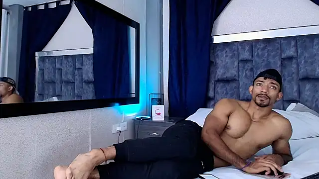 Snapshot of Manolo_Hot1 chatting on January 18, 3:38 pm Manolo Hot1 online show from January 18, 3:38 pm