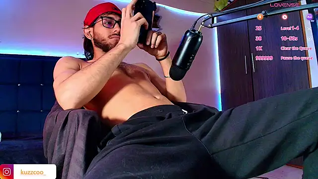 kuzzcoo online show from October 4, 2:11 pm